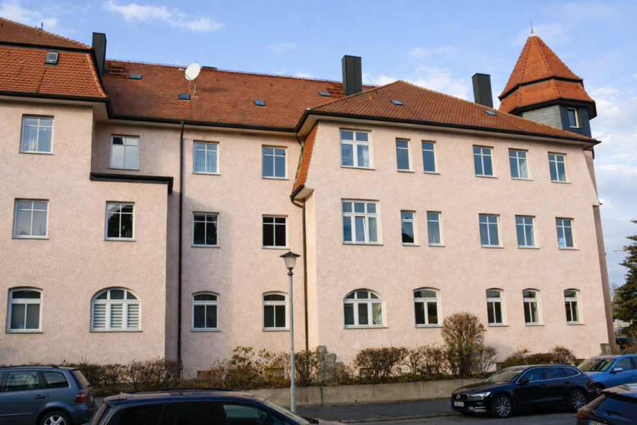 Beige Wohngeb�ude mit roten Ziegeln Erdgeschosswohnung Heidenau