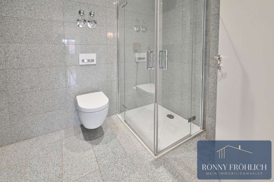 2. Badezimmer, Dusche Penthousewohnung Chemnitz