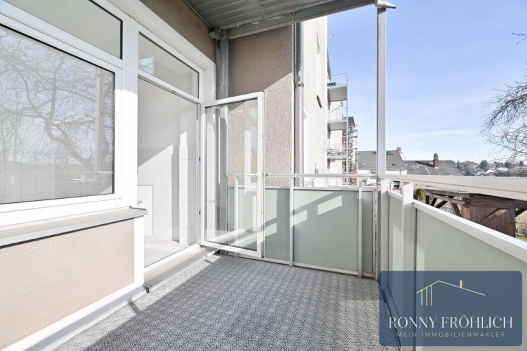 Balkon 1-2 Reichenbach im Vogtland Wohnung Stadtleben neu definiert: Lichtdurchflutete 3 Raum Wohnoase mit Balkon, Fernblick, Garten,Stellplatz