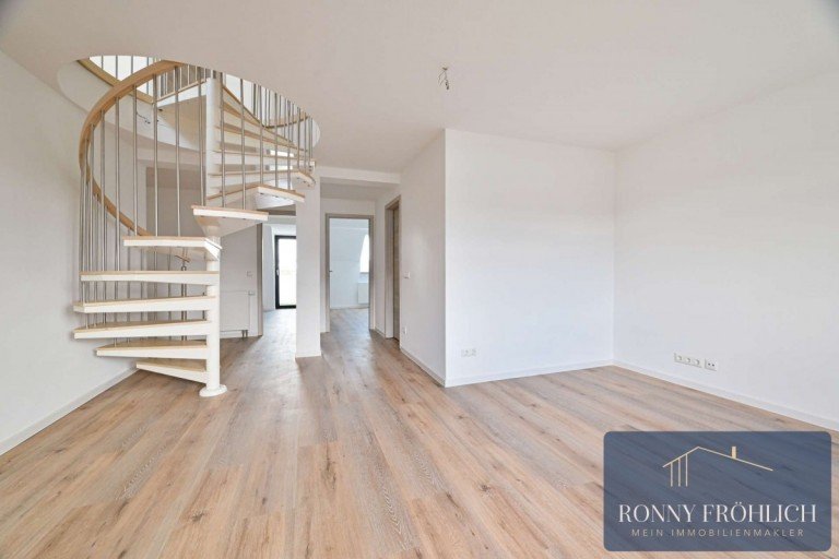 Wohnzimmer Chemnitz Maisonettewohnung WOW! Frisch saniert: Stilvolle 3-Raum-Maisonette mit Balkon, Aufzug & Fernblick auf dem Ka�berg! NEU