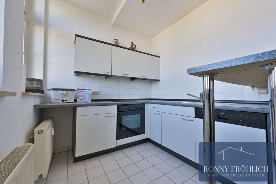 Einbauk�che mit Tresen Dachgeschosswohnung Chemnitz
