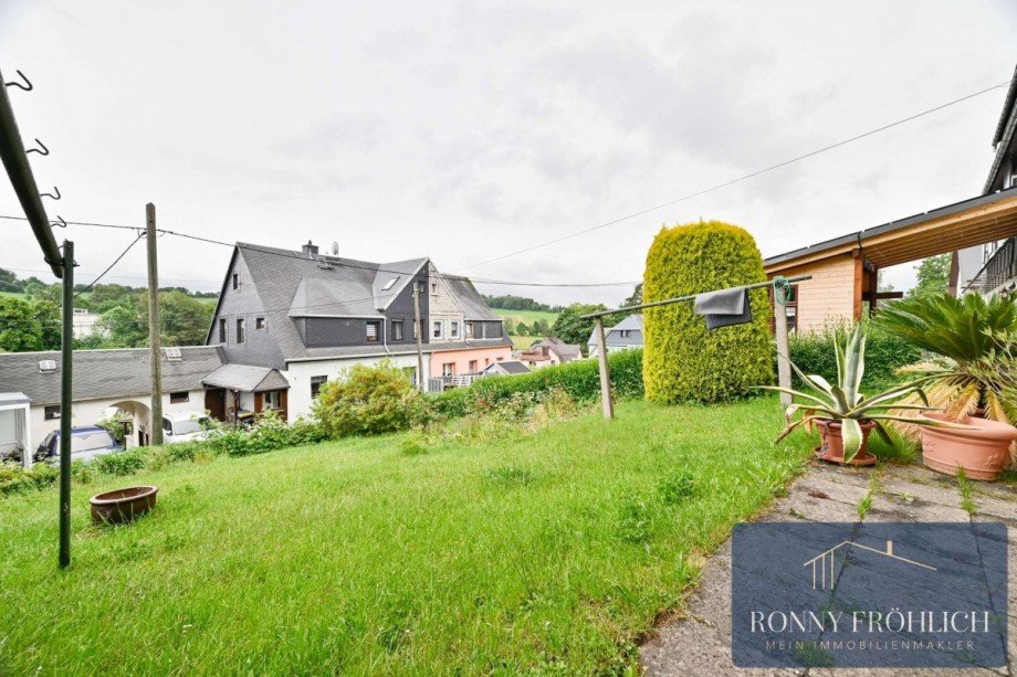 Au�enansicht mit Garten Reihenmittelhaus Auerbach