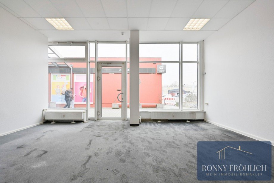 Ladenfl�che Blick zum Eingangsbereich Einkaufszentrum Chemnitz