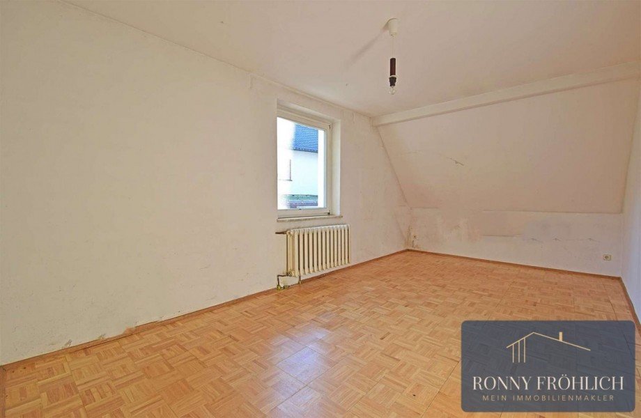 Zimmer 1 DG Einfamilienhaus Schlettau