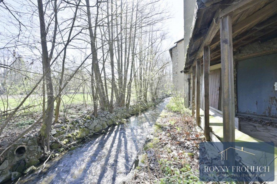 Au�enbereich mit Bach Werkstatt Schwarzenberg/Erzgebirge