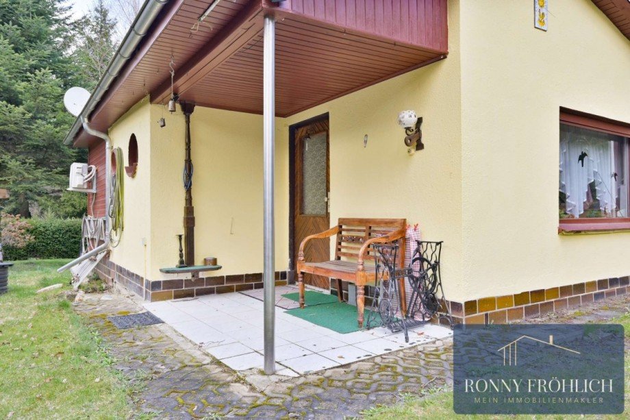 �berdachter Eingangsbreich Haus Burkhardtsdorf