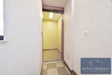 Aufzug WOW! Frisch saniert: Stilvolle 3-Raum-Maisonette mit Balkon, Aufzug & Fernblick auf dem Ka�berg! NEU