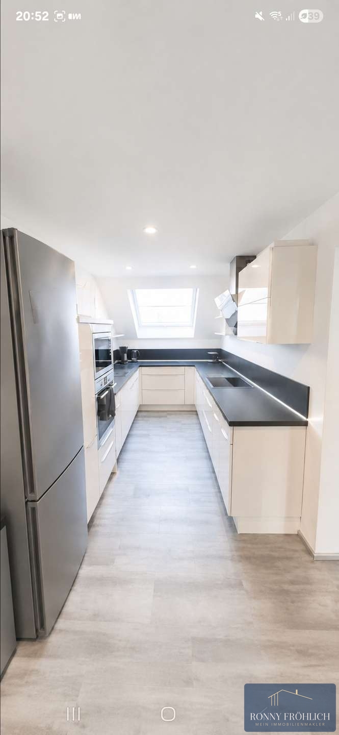 K�che mit Einbauk�che Dachgeschosswohnung Oelsnitz/Erzgebirge