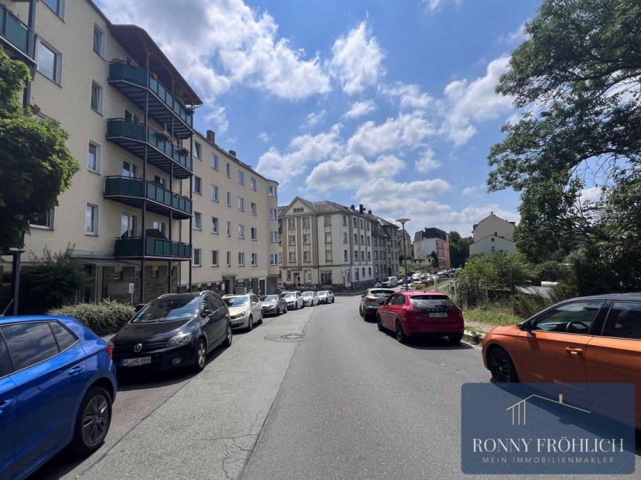 kostenlose Parkpl�tze vor Etagenwohnung Plauen