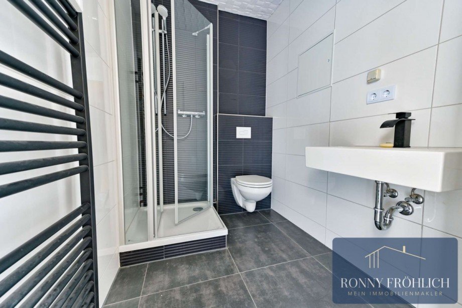 saniertes Bad mit Dusche, einmalig Dachgeschosswohnung Zw�nitz