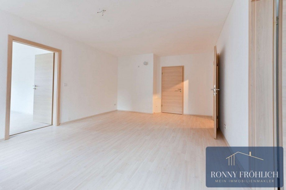 Wohnzimmer 2 mit Kaminanschlu� Etagenwohnung Lauter-Bernsbach