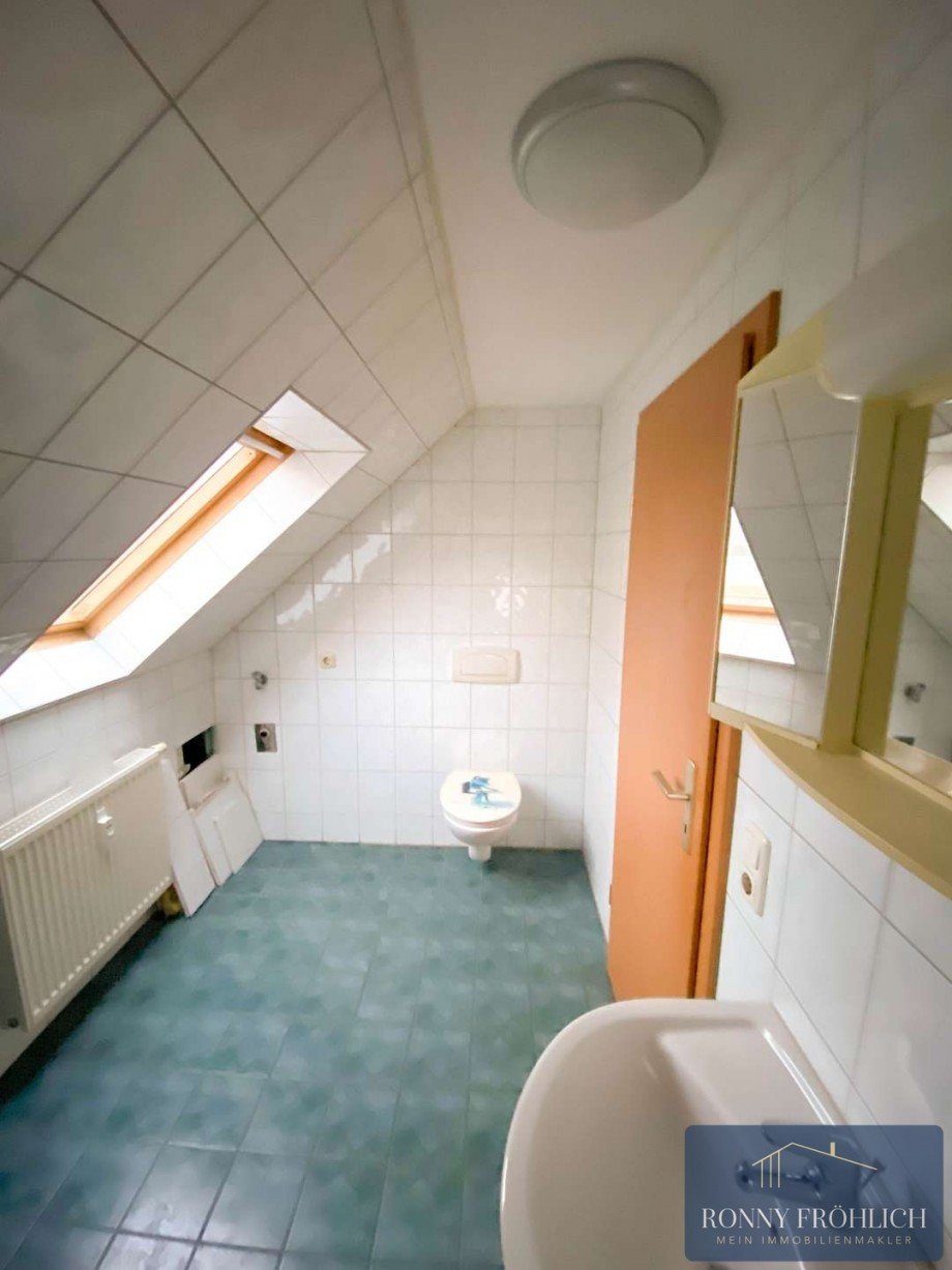 Bad 1-2 Dachgeschosswohnung Oelsnitz/Erzgebirge