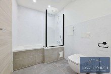 Badezimmer WOW! Frisch saniert: Stilvolle 3-Raum-Maisonette mit Balkon, Aufzug & Fernblick auf dem Ka�berg! NEU