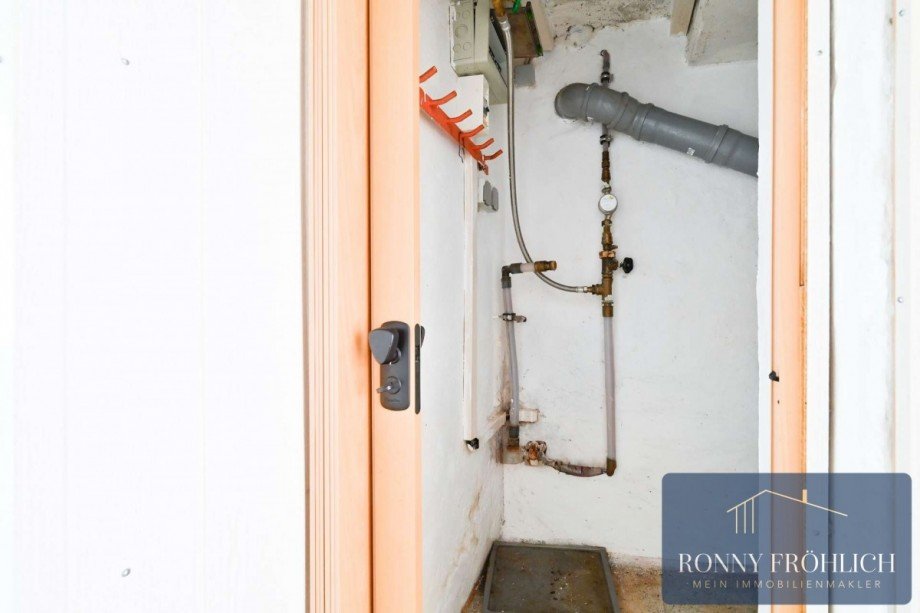 Keller (Anschl�sse f�r Brunnen im Garten) Haus Thum
