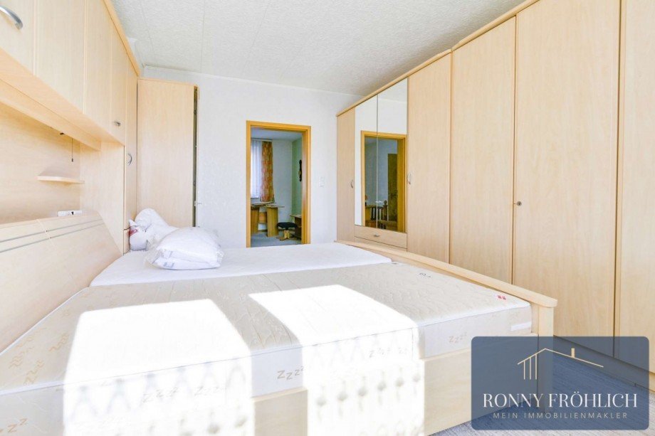 Schlafzimmer Eltern Doppelhaush�lfte Lichtenstein/Sachsen