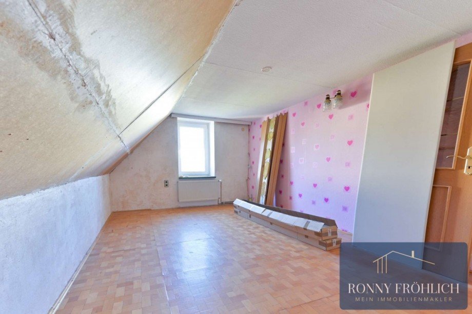 Schlafzimmer 2, DG Doppelhaush�lfte Ehrenfriedersdorf