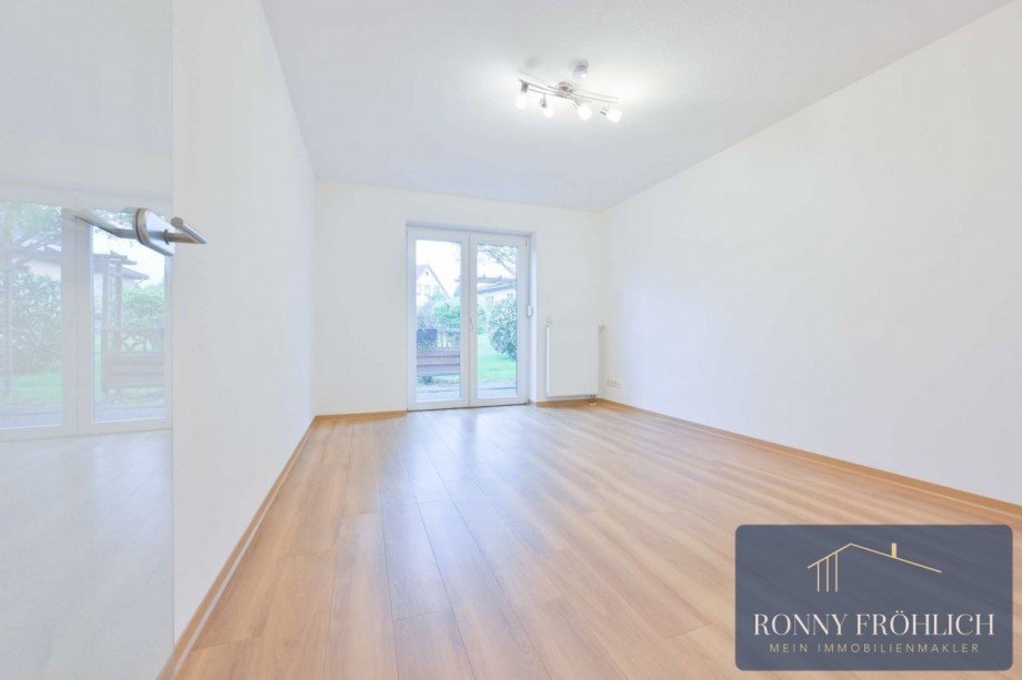 Wohnzimmer + Terrasse Erdgeschosswohnung Oelsnitz/Erzgebirge