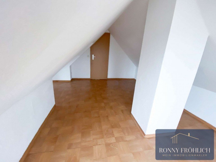 Zimmer 2 3-3 Dachgeschosswohnung Oelsnitz/Erzgebirge