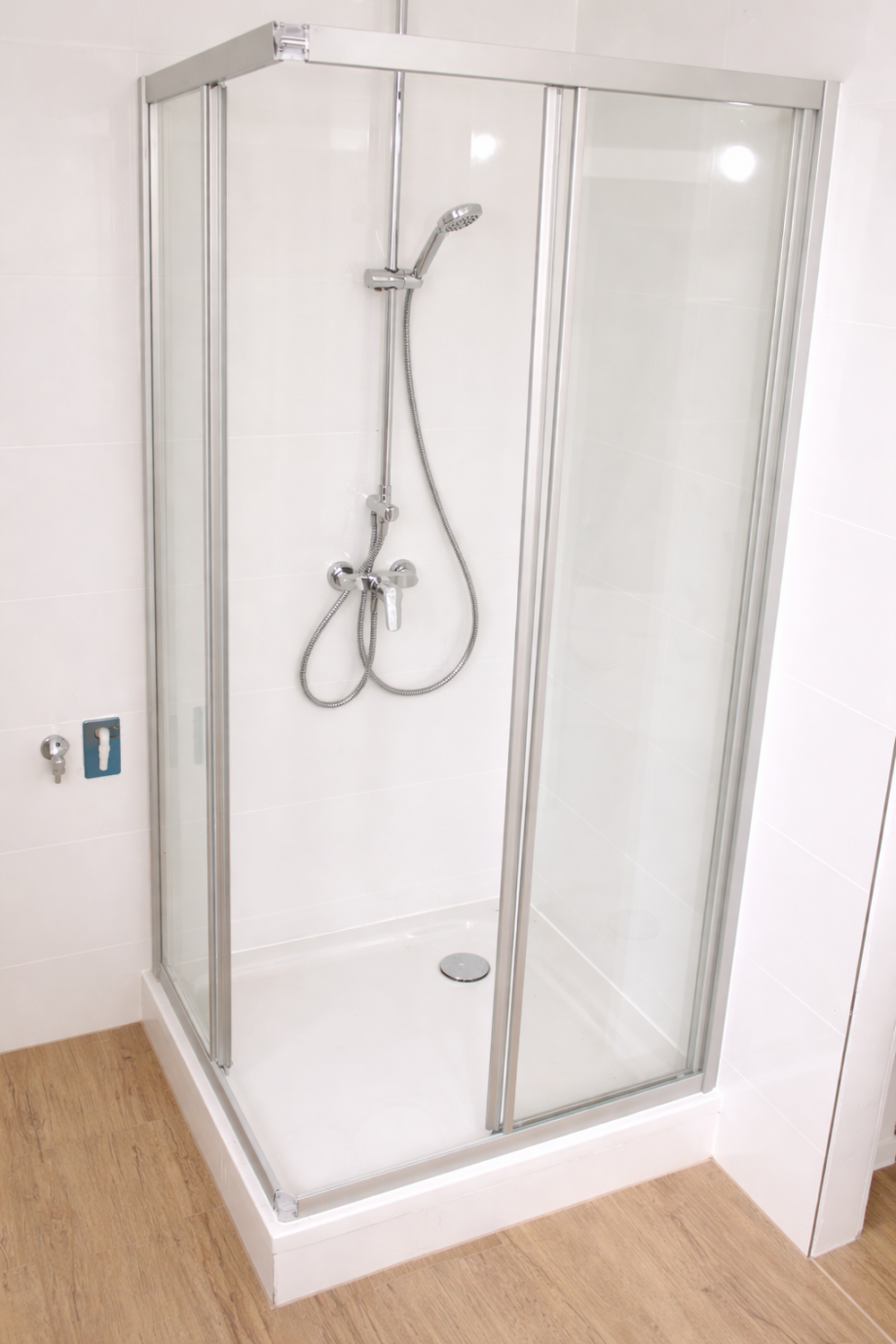 Moderne Dusche im Bad Erdgeschosswohnung Heidenau