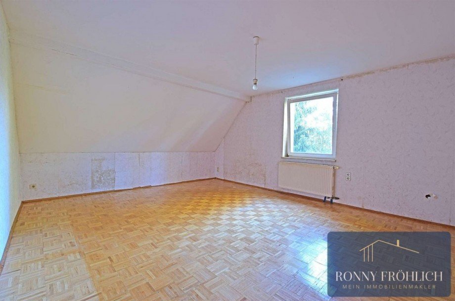 Zimmer 2 DG Einfamilienhaus Schlettau