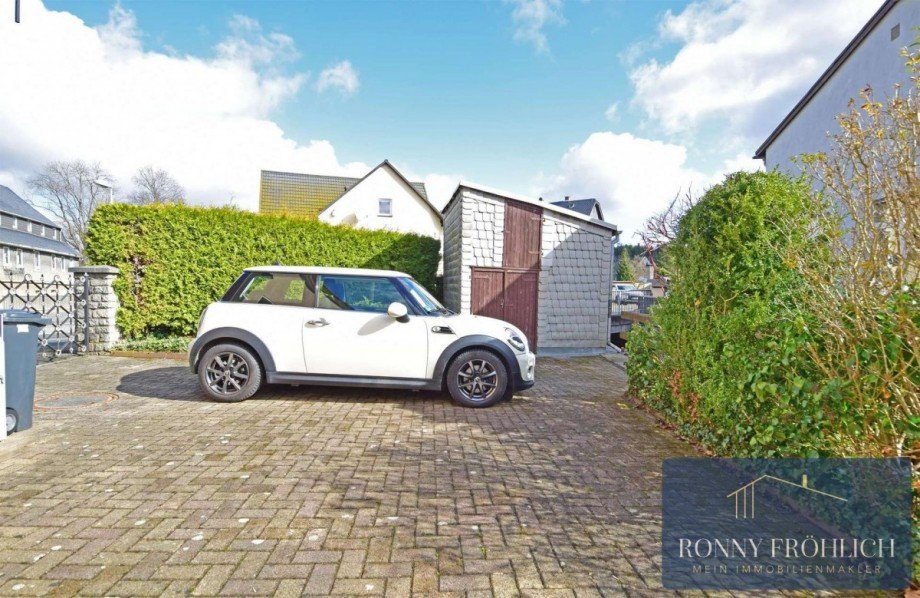 PKW- Stellpl�tze Mehrfamilienhaus Zw�nitz