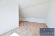 Schlafzimmer WOW! Frisch saniert: Stilvolle 3-Raum-Maisonette mit Balkon, Aufzug & Fernblick auf dem Ka�berg! NEU