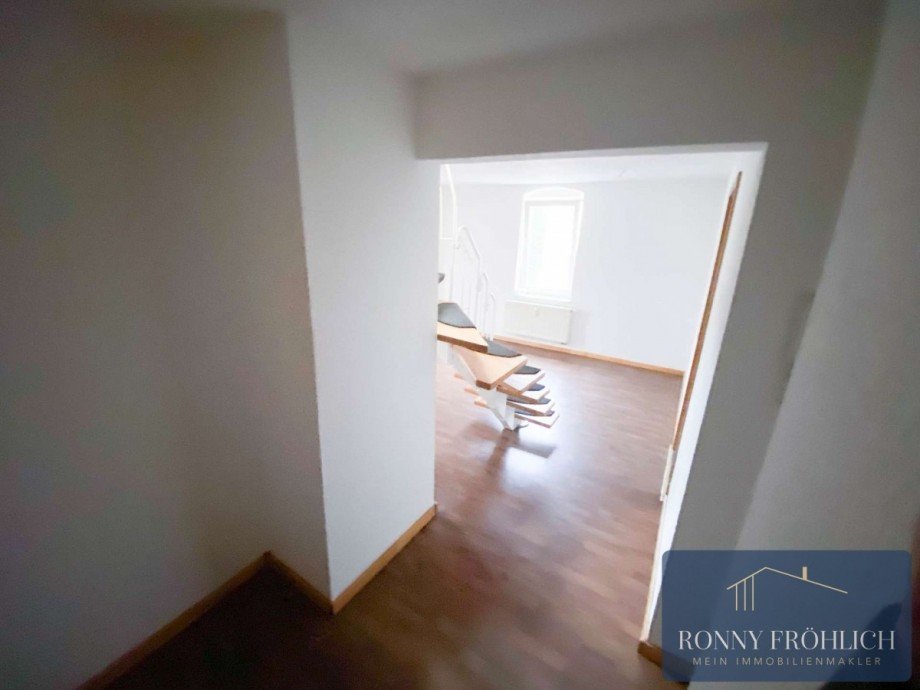 Flur Richtung Wohnzimmer Dachgeschosswohnung Oelsnitz/Erzgebirge