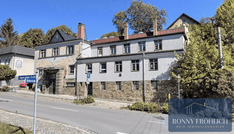 Au�enaufnahme Gr�nhain-Beierfeld Haus Sanierungsbed�rftiges Wohn- und Gesch�ftshaus im Erzgebirge