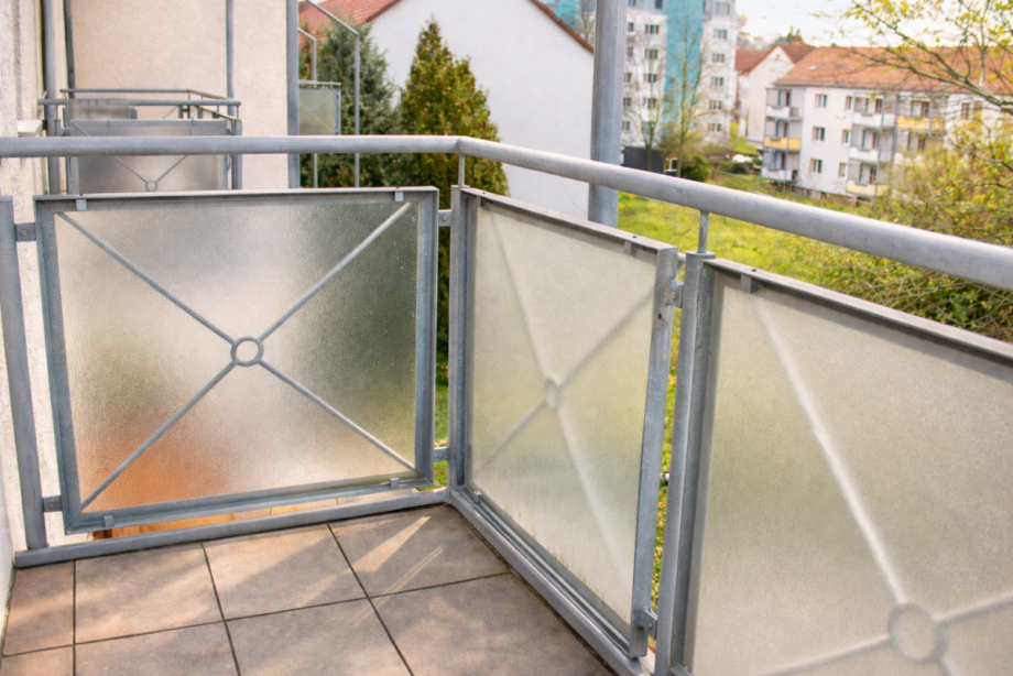 Balkon mit frostigen Glaspanelen Etagenwohnung Heidenau