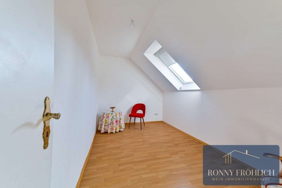 Wohn-/Schlafzimmer Dachgeschosswohnung Thum