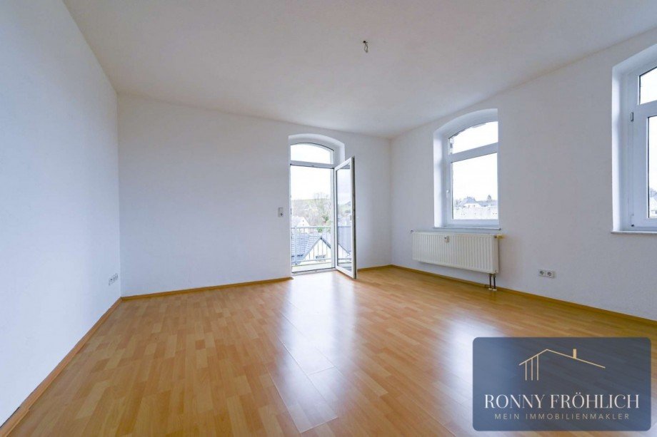 Wohnzimmer mit Balkonzugang Wohnung Thum