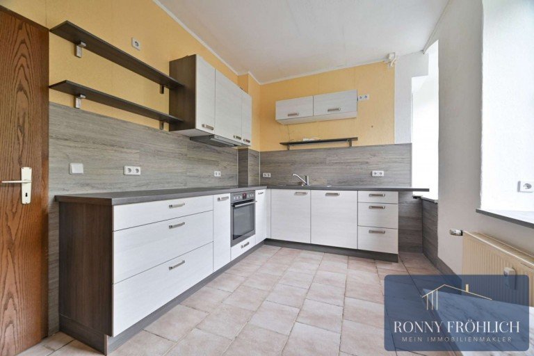 K�che Zschopau Etagenwohnung Renovierte helle 3-Raum-Wohnung (83,95 m�) in Zschopau mit Einbauk�che - Blick ins Gr�ne