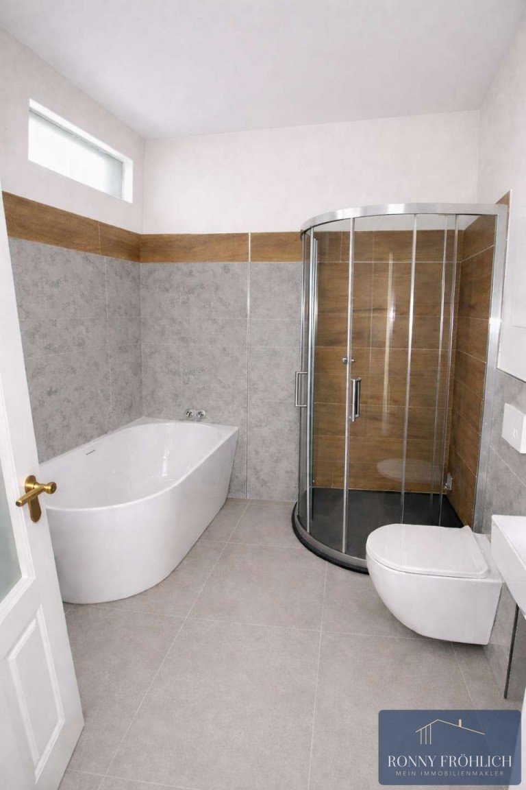 Bad Chemnitz Wohnung Moderne 3-Raumwohnung mit Wohnk�che, Balkon & Bad mit Wanne/Dusche in Chemnitz / Sonnenberg