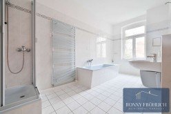 Hauptbild Helle 3-Zimmer-Wohnung mit Aufzug und Tageslichtbad mit Wanne + Dusche in Meerane, toller Grundriss