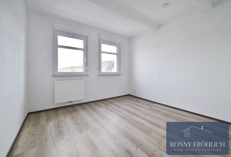Zimmer 2 Thalheim/Erzgeb. Maisonettewohnung 110 m� 5,5 Zimmer Maisonette-Wohnung in Thalheim/Erzgebirge-Ruhige Nebenstra�e & moderne Ausstattung