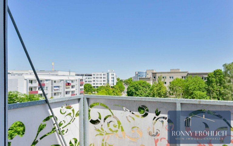 Balkon Chemnitz Wohnung Stilvolle 2-Raum-Dachgeschosswohnung mit Aufzug, K�chenzeile, Balkon & TG-Stellplatz in Chemnitz
