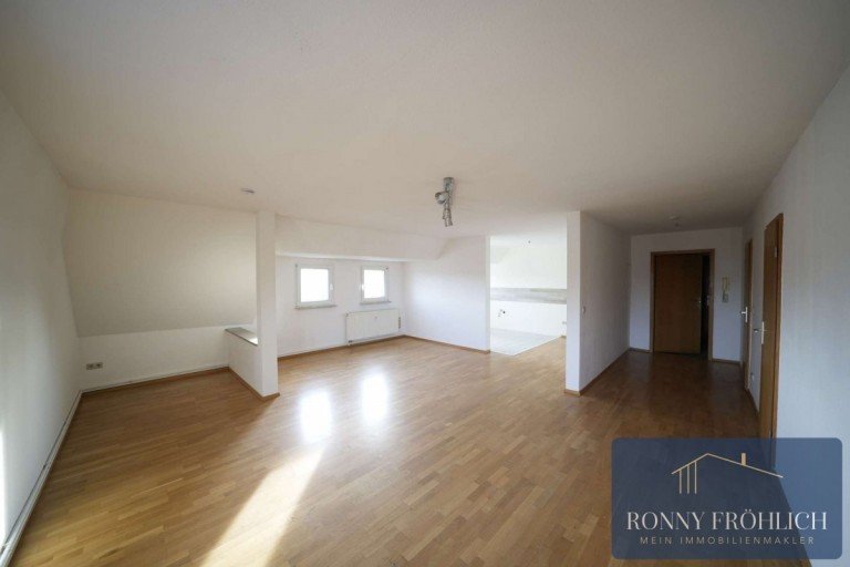 Wohnzimmer Chemnitz Dachgeschosswohnung Helle 3-Raum-Dachgeschosswohnung mit Balkon, modernem Komfort & ruhiger Lage in Chemnitz