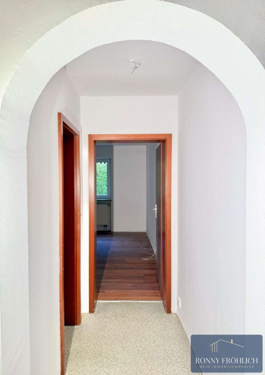 Flur Souterrainwohnung Stollberg/Erzgebirge