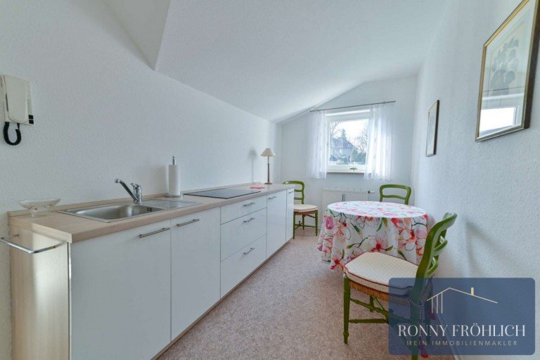 K�che, m�bliert Thum Dachgeschosswohnung m�blierte 1-Zimmer-Wohnung mit Einbauk�che, Garage und Garten in Thum