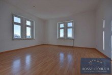Wohnzimmer leere, bezugsfertige Eigentumswohnung in Chemnitz Yorckgebiet: 3-Raum-Wohnung mit Balkon, Stellplatz