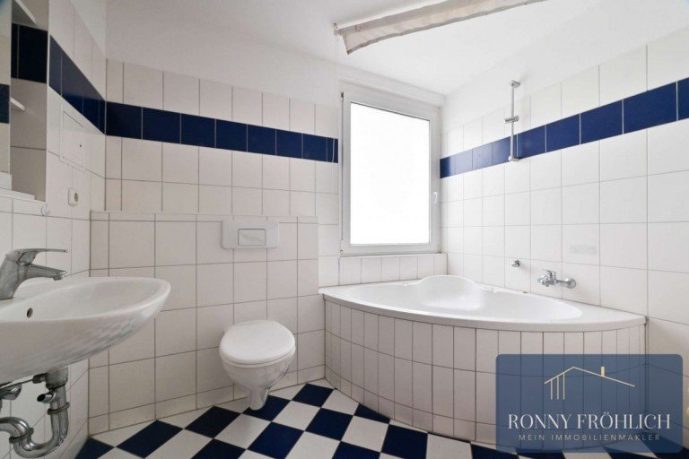 Badezimmer Zwickau Wohnung Gem�tliche 2-Raum-Wohnung mit Tageslichtbad und Badewanne in ruhiger Lage von Zwickau
