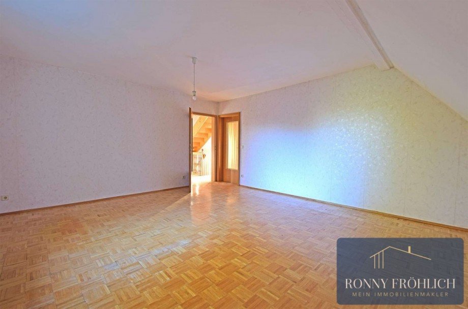 Zimmer 2 DG Einfamilienhaus Schlettau
