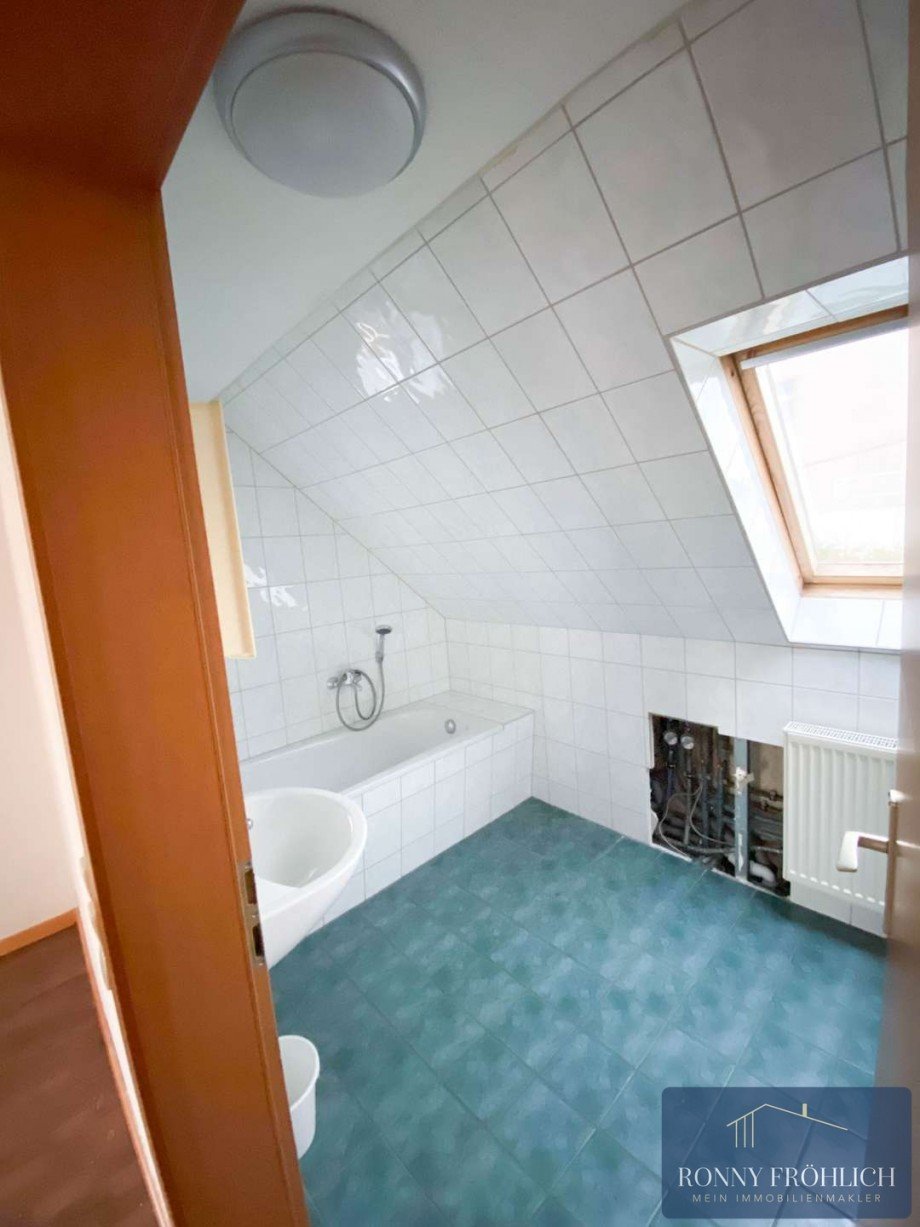 Bad 2-2 Dachgeschosswohnung Oelsnitz/Erzgebirge