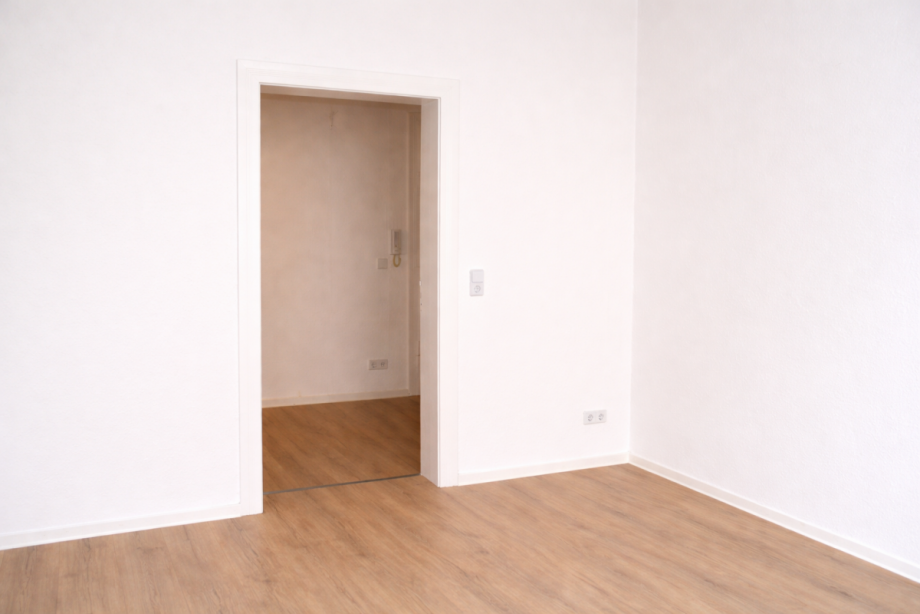 Helles Zimmer mit offener T�r (1) Etagenwohnung Heidenau