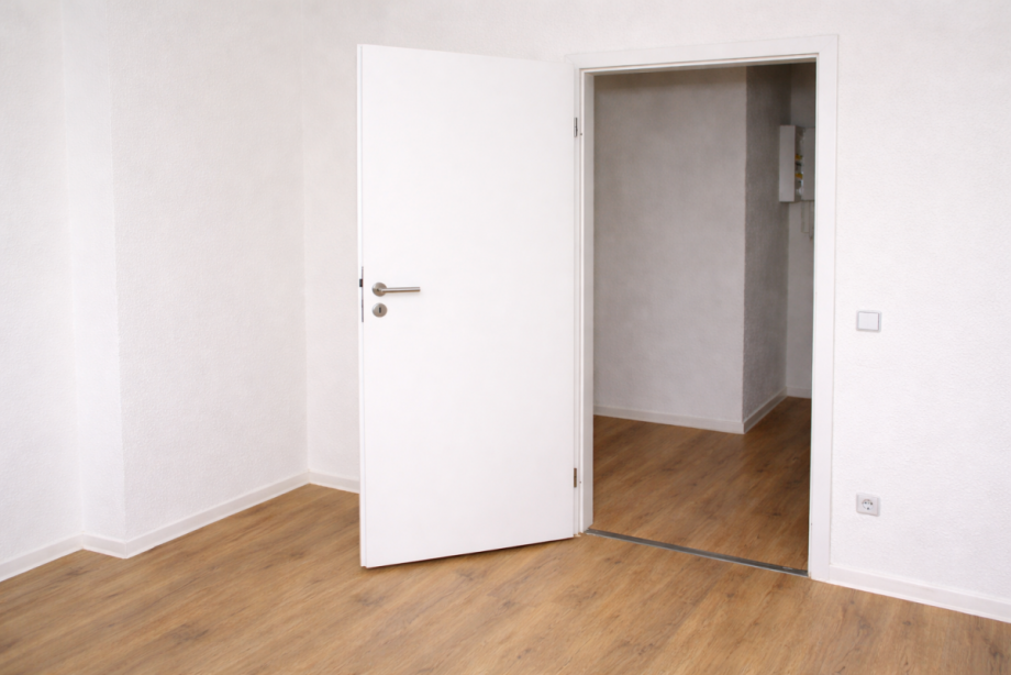 Minimalistische Wohnung bei Tageslicht Erdgeschosswohnung Heidenau