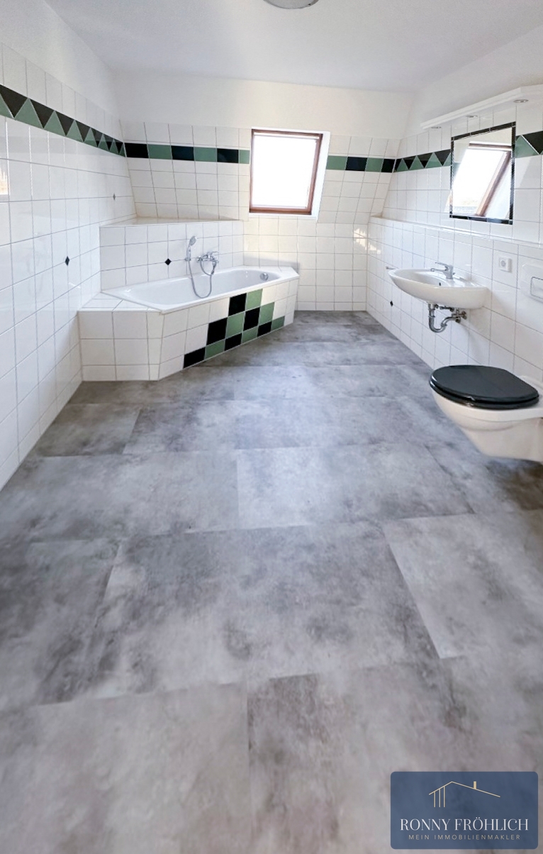 Bad Dachgeschosswohnung Zwickau